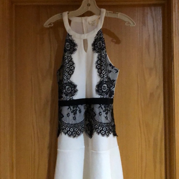 Ladies dress - Picture 1 of 2